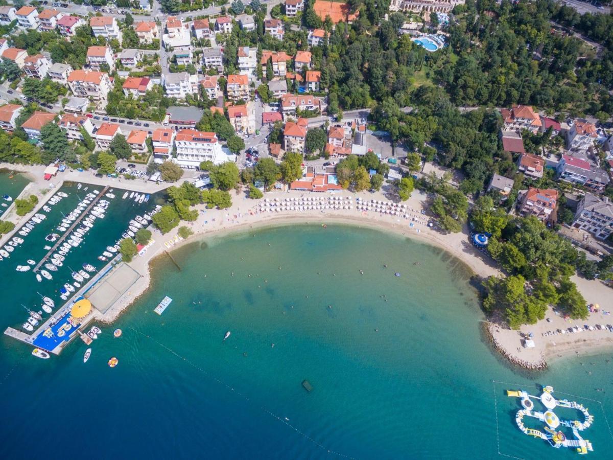Apartments Dino Crikvenica Buitenkant foto